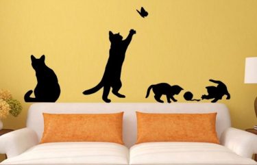 Αυτοκόλλητο τοίχου με παρέα απο γάτες που παίζουν και κάθονται  60X22 - HCATS6022 OEM